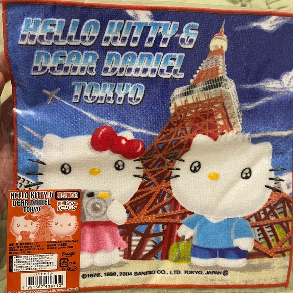 HELLO KITTY Tokyo Japan Eiffel Tower Face Towel SANRIO 2004 Dear Daniel Tourist - Picture 2 of 7